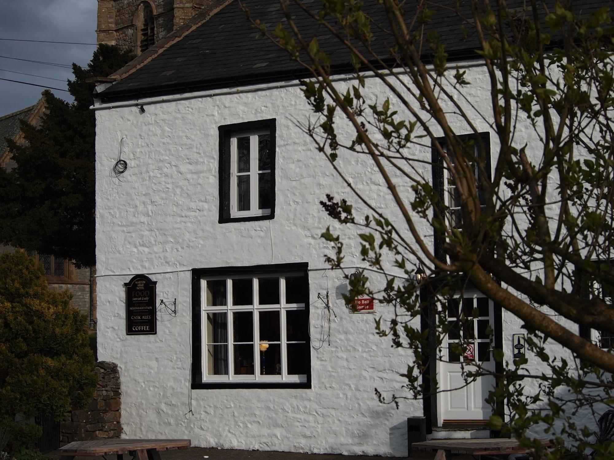 The Marton Arms Hotel Ingleton  Buitenkant foto